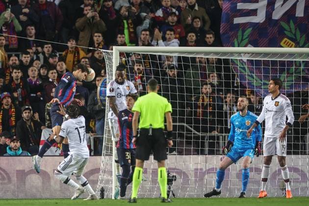 Sport Bilder des Tages UEFA Europa League Knockout Round Play-Offs Barcelona v Manchester United, ManU Marcos Alonso 17 of Barcelona scores to make it 1-0 during the UEFA Europa League Knockout Round Play-Offs Barcelona vs Manchester United at Spotify Camp Nou, Barcelona, Spain, 16th February 2023 (Photo by Mark Cosgrove News Images) Barcelona Camp Nou Catalonia Spain Copyright: xMarkxCosgrove NewsxImagesx