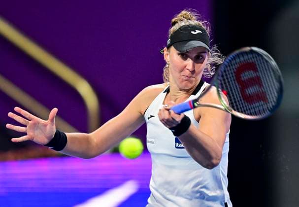 WTA, Tennis Damen Qatar TotalEnergies Open 2023 Beatriz Haddad Maia of Brazil in action during Quarterfinal match against Jessica Pegula of United States at the WTA Qatar TotalEnergies Open tennis tournament at the Khalifa International Tennis Complex in Doha, Qatar, 16 February 2023 DOHA Qatar  Copyright: xNoushadxThekkayilx originalFilename:varittyakkal-wtaqatar230216_npexH.jpg