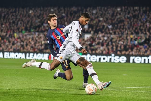 UEFA Europa League Knockout Round Play-Offs Barcelona v Manchester United, ManU Marcus Rashford 10 of Manchester United scores to make it 1-1 during the UEFA Europa League Knockout Round Play-Offs Barcelona vs Manchester United at Spotify Camp Nou, Barcelona, Spain, 16th February 2023 (Photo by Mark Cosgrove News Images) Barcelona Camp Nou Catalonia Spain Copyright: xMarkxCosgrove NewsxImagesx