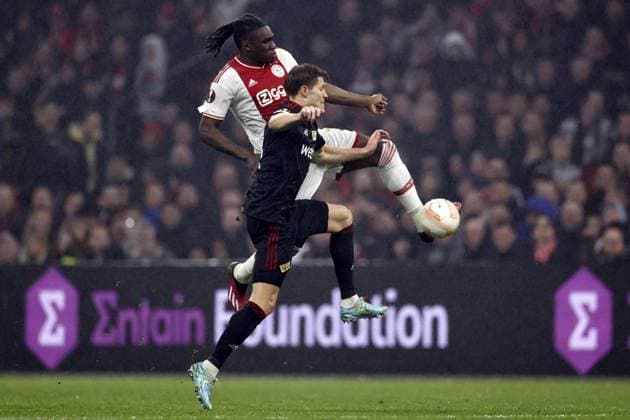 AMSTERDAM - (l-r) Calvin Bassey of Ajax, Kevin Behrens of 1. FC Union Berlin during the UEFA Europa league play-off match between Ajax Amsterdam and FC Union Berlin at Johan Cruijff ArenA on February 16, 2023 in Amsterdam, Netherlands. ANP MAURICE VAN STONE AFC Ajax Amsterdam v 1. FC Union Berlin: Knockout Round Play-Off Leg One - UEFA Europa League 2022 2023 xVIxANPxSportx xxANPxIVx 462936192 originalFilename: 462936192.jpg