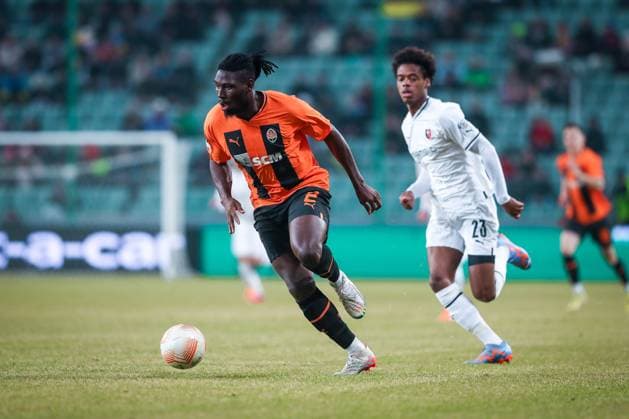 16.02.2023 Warszawa Pilka nozna UEFA Liga Europy 2022 2023, 1 16 finalu Szachtar Donieck - Stade Rennes FC N z Lassina Traore, Warmed Omari Foto Adam Starszynski PressFocus 16.02.2023 Warsaw Football UEFA Europa League 2022 2023, round 1 of 16 Shakhtar Donetsk - Stade Rennes FC Lassina Traore, Warmed Omari Credit Adam Starszynski PressFocus NEWSPIX.PL --- Newspix.pl  20230216PF_AS017
