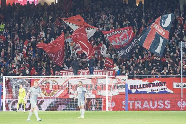 Salzburg, Austria 16 February 2023 Europa League 2022 2023 RB Salzburg vs AS Roma Pictured Salzburg fans in the fan section with flags Stadion Salzburg Copyright: xFotostandx xWassmuthx