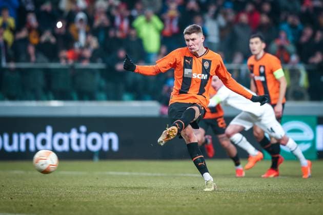16.02.2023 Warszawa Pilka nozna UEFA Liga Europy 2022 2023, 1 16 finalu Szachtar Donieck - Stade Rennes FC N z Artem Bondarenko, strzela bramke, gol, bramka, rzut karny Foto Adam Starszynski PressFocus 16.02.2023 Warsaw Football UEFA Europa League 2022 2023, round 1 of 16 Shakhtar Donetsk - Stade Rennes FC Artem Bondarenko, strzela bramke, gol, bramka, rzut karny Credit Adam Starszynski PressFocus NEWSPIX.PL --- Newspix.pl 20230216PF_AS095