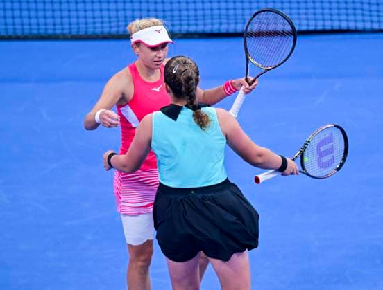 WTA, Tennis Damen Qatar TotalEnergies Open 2023 Lyudmyla Kichenok (L) of Ukraine and Jelena Ostapenko (R) of Latvia celebrate after winning against Zhaoxuan Yang of China and Vera Zvonareva of Russia during their women s doubles Semifinal match at the WTA Qatar TotalEnergies Open tennis tournament at the Khalifa International Tennis Complex in Doha, Qatar, 16 February 2023 DOHA Qatar  Copyright: xNoushadxThekkayilx originalFilename:varittyakkal-wtaqatar230216_nptCK.jpg