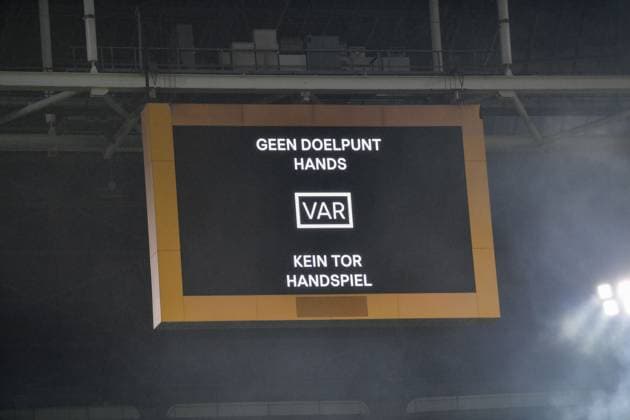 Football, men, season 2022 2023, Europa League Play Offs to the round of 16, first leg , Ajax Amsterdam 1 FC Union Berlin, scoreboard, Morten Thorsby 1 FC Union Berlin scores the goal to 0 1 but is disallowed by VAR for a handball , 16 02 2023, Copyright: xMatthiasxKochx
