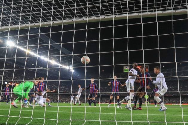 UEFA Europa League Knockout Round Play-Offs Barcelona v Manchester United, ManU Jules KoundÃ 23 of Barcelona scores an own goal to make it 1-2 during the UEFA Europa League Knockout Round Play-Offs Barcelona vs Manchester United at Spotify Camp Nou, Barcelona, Spain, 16th February 2023 (Photo by Mark Cosgrove News Images) Barcelona Camp Nou Catalonia Spain Copyright: xMarkxCosgrove NewsxImagesx