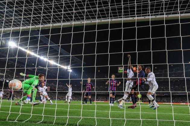 UEFA Europa League Knockout Round Play-Offs Barcelona v Manchester United, ManU Jules KoundÃ 23 of Barcelona scores an own goal to make it 1-2 during the UEFA Europa League Knockout Round Play-Offs Barcelona vs Manchester United at Spotify Camp Nou, Barcelona, Spain, 16th February 2023 (Photo by Mark Cosgrove News Images) Barcelona Camp Nou Catalonia Spain Copyright: xMarkxCosgrove NewsxImagesx