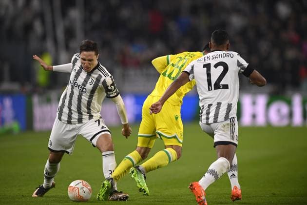 Foto Fabio Ferrari LaPresse 16 Febbraio 2023 - Torino, Italia - calcio - Juventus vs Nantes - UEFA Europa League - Spareggi andata - Juventus Stadium. Nella foto: Federico Chiesa (Juventus F.C.), Fabien Centonze(Nantes), Alex Sandro (Juventus F.C.) February 16, 2023 Turin, Italy - sport, calcio - Juventus vs Nantes - UEFA Europa League - Play off -1st leg- Juventus Stadium. In the pic: Federico Chiesa (Juventus F.C.), Fabien Centonze(Nantes), Alex Sandro (Juventus F.C.)  Copyright: xFabioxFerrari LaPressex