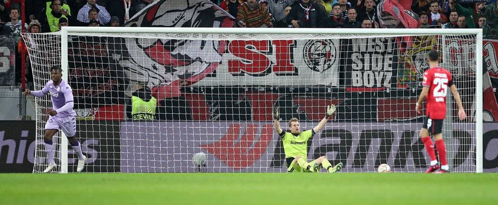 16 02 2023, Football UEFA Europa League 2022 2023, K o rounds Play off, Bayer 04 Leverkusen AS Monaco, at BayArena Leverkusen goal to 0 1, scorer Breel Embolo li , AS Monaco , goalkeeper Lukas Hradecky mi , Bayer Leverkusen DFL and DFB regulations prohibit any use of photographs as image sequences and or quasi video
