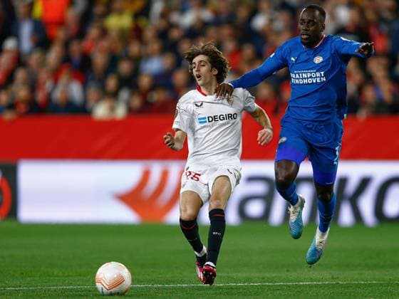 Mandatory Credit: Photo by Pressinphoto Shutterstock (13770804f) Bryan Gil of Sevilla FC and Jordan Teze of PSV Eindhoven Sevilla FC V PSV Eindhoven, UEFA Europa League, Play-off, 1st leg. Football, Ramon Sanchez Pizjuan Stadium, Sevilla, Spain - 16 Feb 2023 Editorial use only Sevilla FC V PSV Eindhoven, UEFA Europa League, Play-off, 1st leg. Football, Ramon Sanchez Pizjuan Stadium, Sevilla, Spain - 16 Feb 2023 Editorial use only Copyright: xPressinphoto Shutterstockx 13770804f