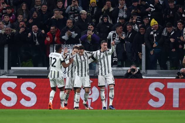 Juventus Fc - Fc Nantes Dusan Vlahovic of Juventus Fc celebrates after scoring his team s first goal with team mates during the Uefa Europa League first leg knockout round play-off match beetween Juventus Fc and Fc Nantes at Allianz Stadium on Februart 16 2023 in Turin, Italy . Turin Allianz Stadium Italy Copyright: xMarcoxCanoniero syncx