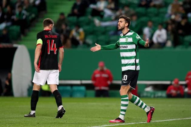 February 16, 2023, Lisbon, Portugal: Paulinho of Sporting CP (R ) reacts during the knockout round play-off leg one - UEFA Europa League match between Sporting CP and FC Midtjylland at Alvalade stadium in Lisbon, Portugal, on February 16, 2023. Lisbon Portugal - ZUMAf123 20230216_zap_f123_009 Copyright: xPedroxFiuzax