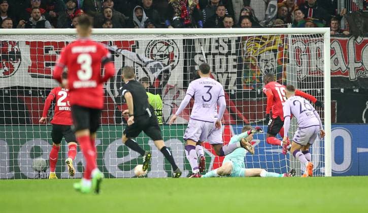 16 02 2023, Football UEFA Europa League 2022 2023, K o Runden Play off, Bayer 04 Leverkusen AS Monaco, in der BayArena Leverkusen Tor zum 1 1 DFL and DFB regulations prohibit any use of photographs as image sequences and or quasi video