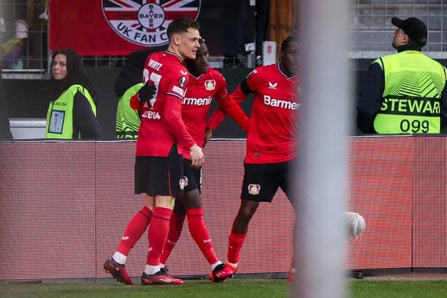 16 02 2023, Football, 2022 2023 season, UEFA Europa League, UEL, Play Off, First leg, Bayer 04 Leverusen AS Monaco, f l Florian Wirtz Bayer 04 Leverkusen , Moussa Diaby Bayer 04 Leverkusen , Jeremie Frimpong Bayer 04 Leverkusen celebrate the goal to 1 1, xRHR PHOTO ENx Copyright: DennisxEwert RHR-FOTOx RHR-FOTO DE