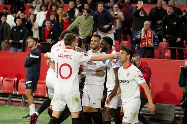 February 16, 2023, Seville, Spain: Players of Sevilla celebrate after scoring 3-0 during the Europa League Play-off (1st leg) soccer match between Sevilla FC and PSV Eindhoven at the Ramon Sanchez Pizjuan Stadium Seville Spain - ZUMAa142 20230216_zap_a142_027 Copyright: xDanielxGonzalezxAcunax