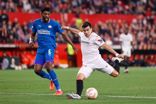 Sevilla FC v PSV Eindhoven, UEFA Europa League football, Seville, Spain Seville, Spain. 16th, February 2023. Marcos Acuna (19) of Sevilla FC and Ibrahim Sangare (6) of PSV seen during the UEFA Europa League match between Sevilla FC and PSV Eindhoven at Estadio Ramon Sanchez Pizjuan in Seville. Seville Andalucia Spain  Copyright: xGonzalesxPhoto JesusxRuizxMedinax