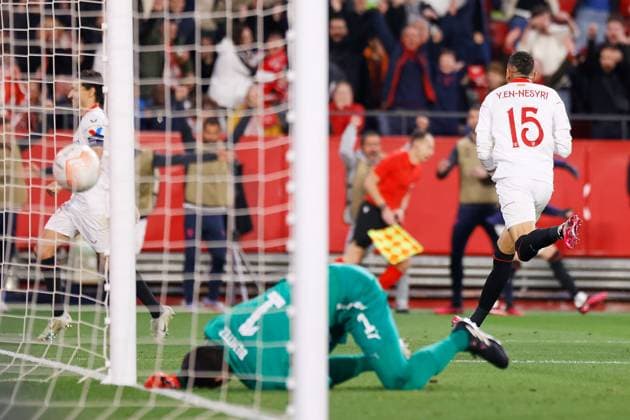 Sevilla FC v PSV Eindhoven, UEFA Europa League football, Seville, Spain Seville, Spain. 16th, February 2023. Youssef En-Nesyri (15) of Sevilla FC scores for 1-0 during the UEFA Europa League match between Sevilla FC and PSV Eindhoven at Estadio Ramon Sanchez Pizjuan in Seville. Seville Andalucia Spain  Copyright: xGonzalesxPhoto JesusxRuizxMedinax
