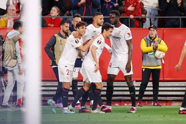Sevilla FC v PSV Eindhoven, UEFA Europa League football, Seville, Spain Seville, Spain. 16th, February 2023. Youssef En-Nesyri (15) of Sevilla FC scores for 1-0 during the UEFA Europa League match between Sevilla FC and PSV Eindhoven at Estadio Ramon Sanchez Pizjuan in Seville. Seville Andalucia Spain  Copyright: xGonzalesxPhoto JesusxRuizxMedinax