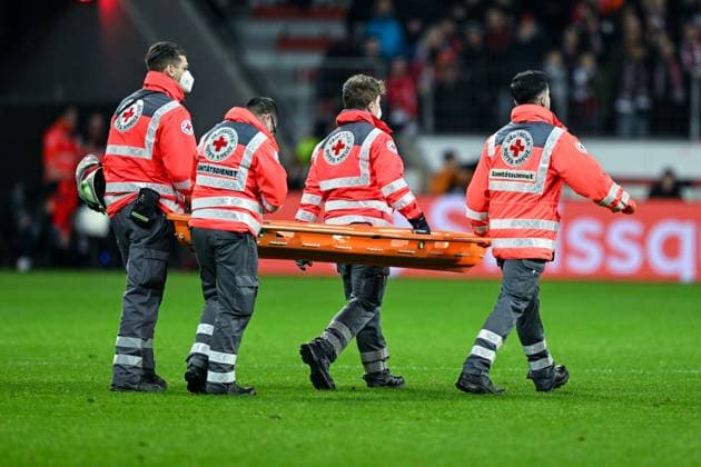 GER, Europa League, Bayer Leverkusen vs AS Monaco 16 02 2023, BayArena , Leverkusen , GER, Europa League, Bayer Leverkusen vs AS Monaco in the picture picture shows stretcher is brought nordphotoxGmbHx xTeresaxKroeger nordphoto00008
