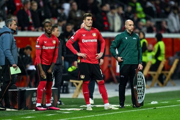 GER, Europa League, Bayer Leverkusen vs AS Monaco 16 02 2023, BayArena , Leverkusen , GER, Europa League, Bayer Leverkusen vs AS Monaco in picture picture shows Patrick Schick Bayer Leverkusen 14 r and Callum Hudson Odoi Bayer Leverkusen 17 are substituted nordphotoxGmbHx xTeresaxKroeger nordphoto00008