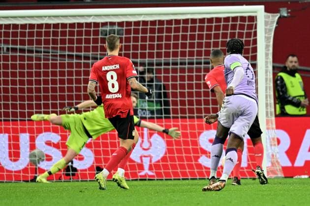 Leverkusen, Bayarena, 16 02 23, GER, Herren, UEFA Europa League, Bayer 04 Leverkusen AS Monaco Bild Axel Disasi AS Monaco macht das Tor zum 2 3 Nur fuer journalistische Zwecke Only for editorial use In accordance with the regulations of the DFL Deutsche Fußball Liga, it is prohibited to exploit or have exploited photographs taken in the stadium and or from the game in the form of sequence images and or video-like photo series DFL regulations prohibit any use of photographs as image sequences and or quasi video Nordrhein Westfalen Germany