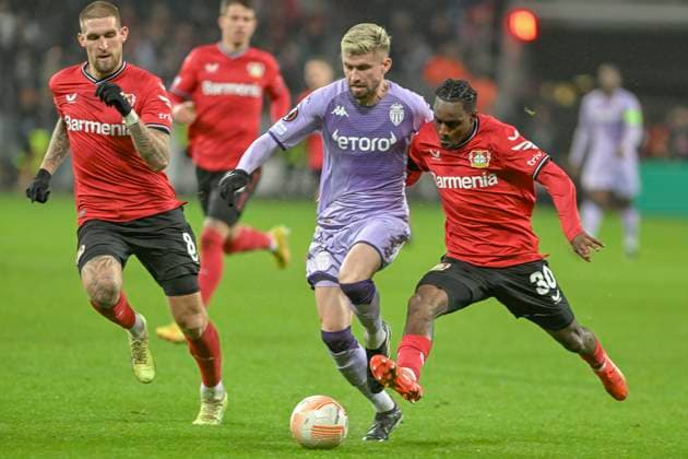 v left fighting for the ball Robert Andrich 8, Bayer Leverkusen Caio Henrique 12, AS Monaco Jeremie Frimpong 30, Bayer Leverkusen 16 02 2023 Football Europa League, Bayer 04 Leverkusen vs AS Monaco, BayArena, Leverkusen, NRW Germany Copyright: xpepphotox xHorstxMauelshagenx pep00321, pep_20230216_hm