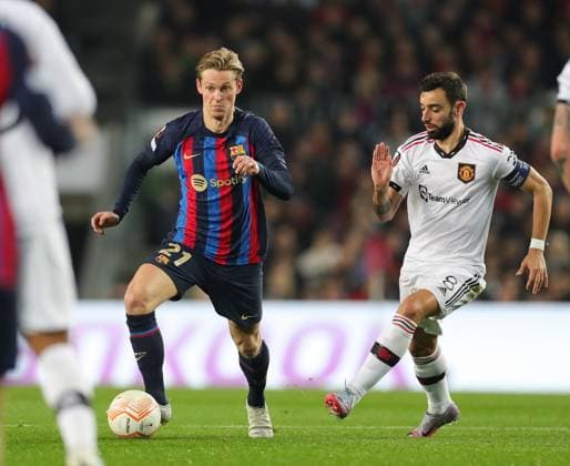 Barcelona v Manchester United, ManU Europa League 16 02 2023. Barcelona midfielder Frenkie de Jong (21) Manchester United midfielder Bruno Fernandes (8) during the Europa League match between Barcelona and Manchester United at Camp Nou, Barcelona, Spain on 16 February 2023. Barcelona Camp Nou Barcelona Spain Editorial use only DataCo restrictions apply See www.football-dataco.com , Copyright: xPhilxDuncanx PSI-16922-0081