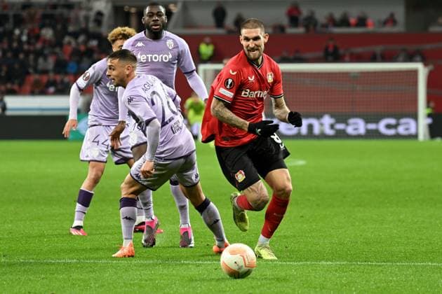 Leverkusen, Bayarena, 16 02 23, GER, Herren, UEFA Europa League, Bayer 04 Leverkusen AS Monaco Bild v li im Zweikampf Ruben Aguilar AS Monaco und Robert Andrich Leverkusen Nur fuer journalistische Zwecke Only for editorial use According to the regulations of the DFL Deutsche Fußball Liga it is prohibited, DFL regulations prohibit any use of photographs as image sequences and or quasi video North Rhine Westphalia Germany