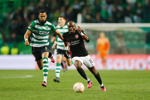 (L-R) Jeremiah St.Juste (SportingCP), Edward Chilufya (Midtjylland), FEBRUARY 16, 2023 - Football Soccer : UEFA Europa League Knock-out Play-off 1st leg match between Sporting Clube de Portugal 1-1 FC Midtjylland at the Estadio Jose Alvalade in Lisbon, Portugal. Noxthirdxpartyxsales  (210964836)