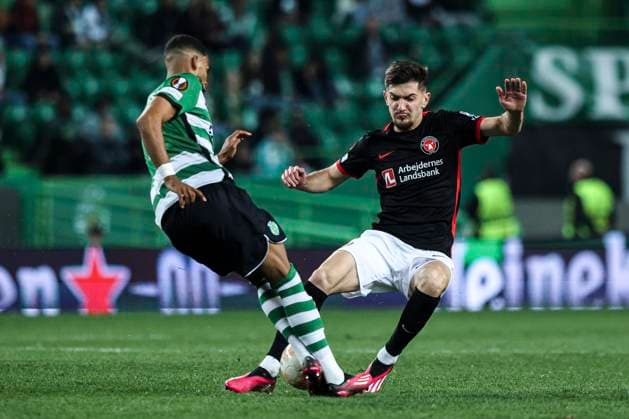 February 16, 2023, Lisbon, Portugal: Armin Gigovic of FC Midtjylland seen in action during the Knockout Round Play-Off Leg One - UEFA Europa League match between Sporting CP and FC Midtjylland at Estadio Jose Alvalade. Lisbon Portugal - ZUMAs197 20230216_zaa_s197_720 Copyright: xDavidxMartinsx