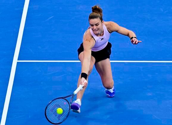WTA, Tennis Damen Qatar TotalEnergies Open 2023 Maria Sakkari of Greece in action during Semifinal match against Jessica Pegula of United States at the WTA Qatar TotalEnergies Open tennis tournament at the Khalifa International Tennis Complex in Doha, Qatar, 17 February 2023 DOHA Qatar  Copyright: xNoushadxThekkayilx originalFilename:varittyakkal-wtaqatar230213_npH56.jpg