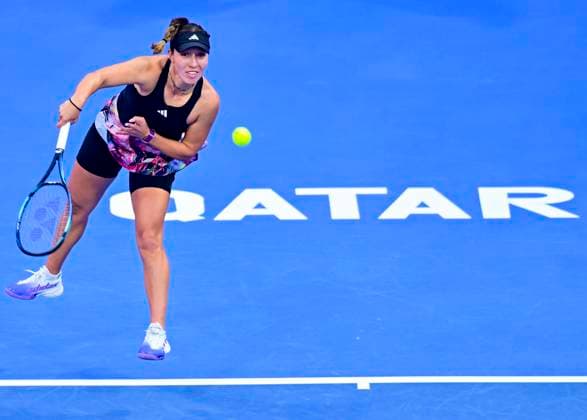 WTA, Tennis Damen Qatar TotalEnergies Open 2023 Jessica Pegula of United States in action during Semifinal match against Maria Sakkari of Greece at the WTA Qatar TotalEnergies Open tennis tournament at the Khalifa International Tennis Complex in Doha, Qatar, 17 February 2023 DOHA Qatar  Copyright: xNoushadxThekkayilx originalFilename:varittyakkal-wtaqatar230217_npbDq.jpg