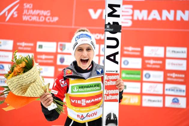 Bilder des Jahres 2023, Sport 02 Februar Sport Themen der Woche KW07 ROU: FIS Ski jumping, Skispringen, Ski, nordisch Women s World Cup In Rasnov Eva Pinkelnig of Austria celebrates during the Women s Normal Hill Individual competition during the 24rd World Cup Competition Viessmann FIS Ski Jumping World Cup on February 18, 2023 in Rasnov, Romania. Alex Nicodim Imago Images Copyright: xAlexxNicodimx