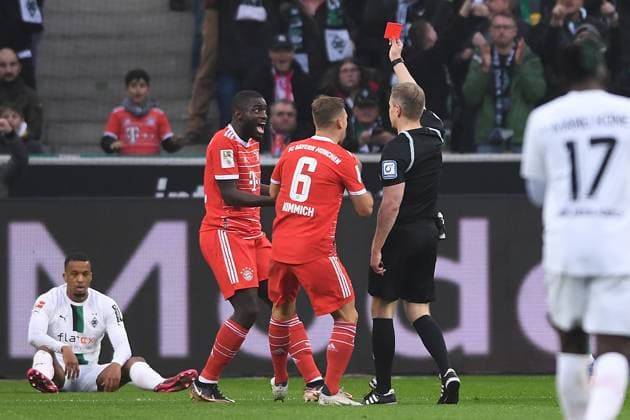 Sport Themen der Woche KW07 Fußball 1. Bundesliga 21. Spieltag Borussia Mönchengladbach - FC Bayern München am 18.02.2023 im Borussia-Park in Mönchengladbach Rot Rote Karte für Dayot Upamecano ( München ) DFL regulations prohibit any use of photographs as image sequences and or quasi-video. *** Soccer 1 Bundesliga 21 Matchday Borussia Mönchengladbach FC Bayern Munich on 18 02 2023 at Borussia Park in Mönchengladbach Red Red Card for Dayot Upamecano Munich DFL regulations prohibit any use of photographs as image sequences and or quasi video xHDx