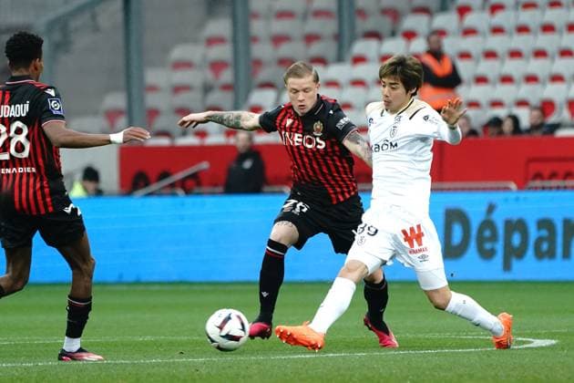 Melvin Bard (OGC Nice) - Junya Ito (Stade de Reims) FOOTBALL : OGC Nice vs Stade de Reims - Ligue 1 Ubereats - Nice - 18 02 2023 NorbertScanella Panoramic 