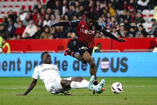 Jordan Lotomba (OGC Nice) - Dion Lopy (Stade de Reims) FOOTBALL : OGC Nice vs Stade de Reims - Ligue 1 Ubereats - Nice - 18 02 2023 NorbertScanella Panoramic 