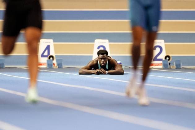 Sport Themen der Woche KW07 Sport Bilder des Tages APELDOORN - Elvis Afrifa falls in the 60m final during the first day of the Dutch indoor athletics championships. ANP OLAF KRAAK netherlands out - belgium out Apeldoorn xVIxxIVx 463054146 originalFilename: 0203051633st.jpg