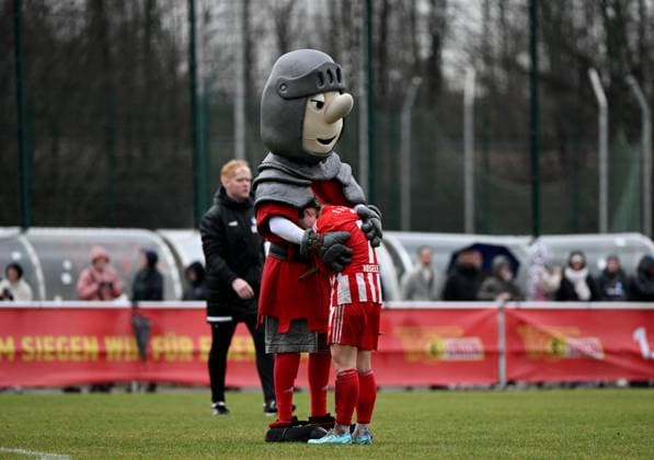 Football, women, Regionalliga Nordost, season 2022 2023 14 matchday , 1 FC Union Berlin FC Viktoria 89 3 4 , v l mascot knight club 1 FC Union , Lisa Heiseler 1 women 1 FC Union , disappointment after the final whistle, 18 02 2023, Copyright: xMatthiasxKochx