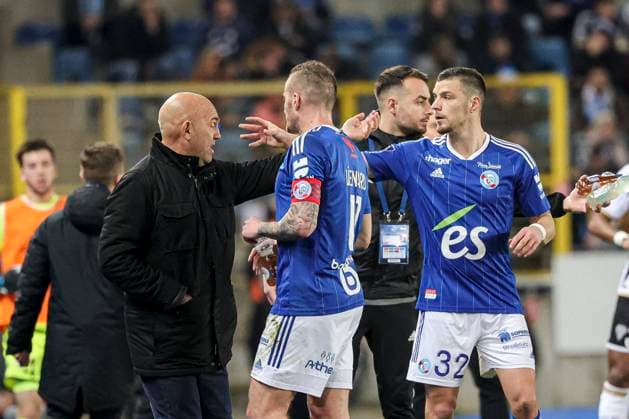 Frederic Antonetti ( entraineur Strasbourg ) et Guilbert Frederic 32 (RCS) FOOTBALL : Strasbourg vs Angers - Coupe de France - Strasbourg -18 02 2022 ElyxandroCegarra Panoramic 
