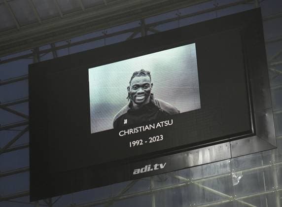 Sport Themen der Woche KW07 Sport Bilder des Tages Mandatory Credit: Photo by Richard Lee Shutterstock (13770298az) A tribute is paid to former player Christian Atsu who died in the earthquake in Turkey Newcastle United v Liverpool, Premier League, Football, St James Park, Newcastle, UK - 18 Feb 2023 EDITORIAL USE ONLY No use with unauthorised audio, video, data, fixture lists, club league logos or live services. Online in-match use limited to 120 images, no video emulation. No use in betting, games or single club league player publications. Newcastle United v Liverpool, Premier League, Football, St James Park, Newcastle, UK - 18 Feb 2023 EDITORIAL USE ONLY No use with unauthorised audio, video, data, fixture lists, club league logos or live services. Online in-match use limited to 120 images, no video emulation. No use in betting, games or single club league player publications.  Copyright: xRichardxLee Shutterstockx 13770298az