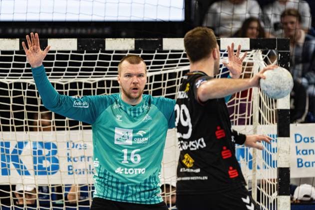 Tomas Mrkva THW Kiel, 16 at 7 meters Marian Orlowski ASV Hamm Westfalen, 29 THW Kiel vs ASV Hamm Westfalen, Handball, Bundesliga, Matchday 20, Season 2022 2023, 18 02 2023 Press photo Marcel von Fehrn THW Kiel vs ASV Hamm Westfalen, Handball, Bundesliga, Matchday 20, Season 2022 2023, 18 02 2023 Kiel Copyright: xEibner-Pressefoto MarcelxvonxFehrnx EP_EER