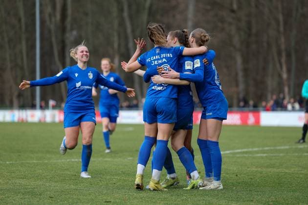 2 Women Bundesliga 2022 2023, 1 FC Köln U20 FC Carl Zeiss Jena goal celebration FC Carl Zeiss Jena after 2 1 lead goal Köln RheinEnergie Sportpark, artificial turf Nordrhein Westfalen Germany