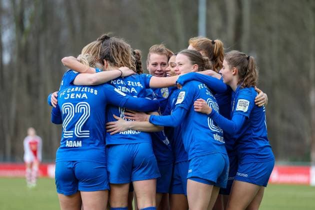 2 Women Bundesliga 2022 2023, 1 FC Köln U20 FC Carl Zeiss Jena goal celebration FC Carl Zeiss Jena after 2 1 lead goal Köln RheinEnergie Sportpark, artificial turf Nordrhein Westfalen Germany