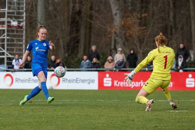 2 Women Bundesliga 2022 2023, 1 FC Köln U20 FC Carl Zeiss Jena Goal to 3 1 for FC Carl Zeiss Jena by Luca Birkholz FCC, 20 Köln RheinEnergie Sportpark, artificial turf North Rhine Westphalia Germany