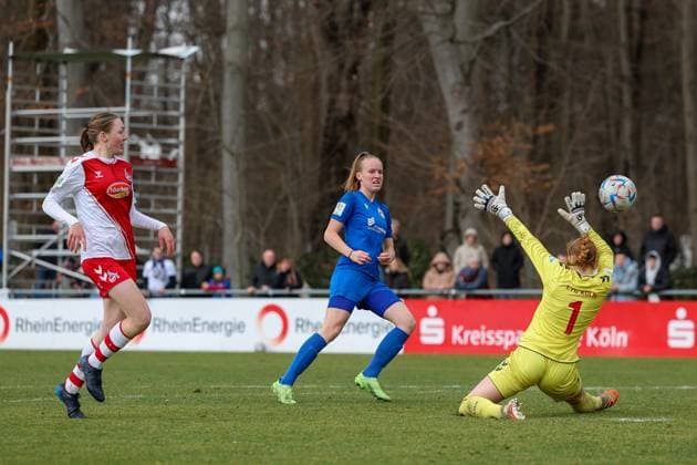 2 Frauen Bundesliga 2022 2023, 1 FC Köln U20 FC Carl Zeiss Jena Goal to 3 1 for FC Carl Zeiss Jena by Luca Birkholz FCC, 20 with Maja Weber FC U20, 15 and Kristin Krammer FC U20, 1 Köln RheinEnergie Sportpark, artificial turf North Rhine Westphalia Germany