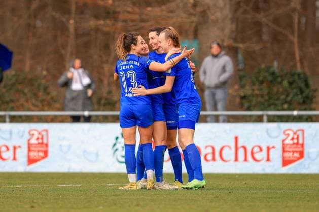 2 Women Bundesliga 2022 2023, 1 FC Köln U20 FC Carl Zeiss Jena goal celebration after 3 1 at FC Carl Zeiss Jena Köln RheinEnergie Sportpark, artificial turf North Rhine Westphalia Germany