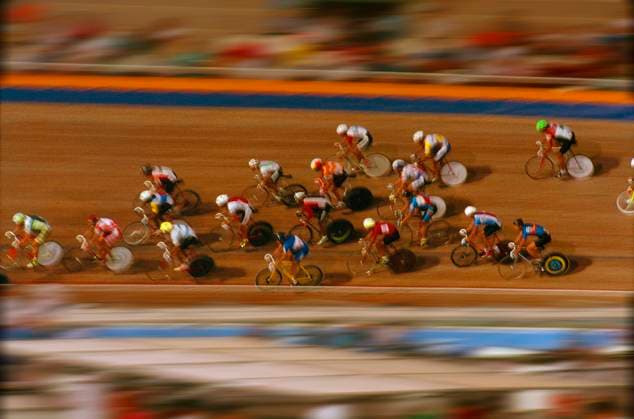 Bahnradsport Punktefahren (bei der Olmpiade Barcelona 1992 Gold ging damals an Gioanni Lombardi ITA und Silber an Leon van Bon NED und Bronze an Cedric Math BEL *** Track cycling points race at the Olmpiade Barcelona 1992 Gold went then to Gioanni Lombardi ITA and silver to Leon van Bon NED and bronze to Cedric Math BEL