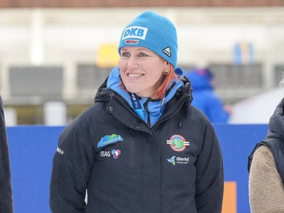 Siegerehrung mit Medaillien ! Ueberreicht von Kati Wilhelm GER, BMW IBU Biathlon Weltmeisterschaft Oberhof, Rennen 4x6_km Staffel der Frauen, 18.02.2023, Saison 2022 2023 GER, BMW IBU Biathlon Weltmeisterschaft Oberhof, Rennen 4x6_km Staffel der Frauen, 18.02.2023, Saison 2022 2023 Oberhof *** Award ceremony with medals Presented by Kati Wilhelm GER, BMW IBU Biathlon World Championship Oberhof, race 4x6 km relay women, 18 02 2023, season 2022 2023 GER, BMW IBU Biathlon World Championship Oberhof, race 4x6 km relay women, 18 02 2023, season 2022 2023 Oberhof Copyright: xEibner-Pressefoto JohannxMedveyx EP_JMY
