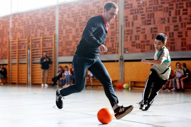 BAU 21 02 2023 Stuttgart Untertürkheim soccer media appointment UEFO Euro 2024 with tournament director Philipp Lahm and ambassador Celia Sasic, Philipp Lahm left plays soccer with children