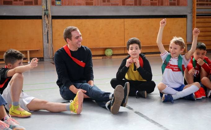 BAU 21 02 2023 Stuttgart Untertürkheim Football media appointment UEFO Euro 2024 with tournament director Philipp Lahm and ambassador Celia Sasic, Philipp Lahm answers questions from children